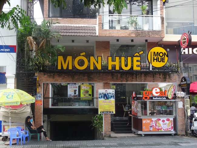 Hoozing-Mon-Hue